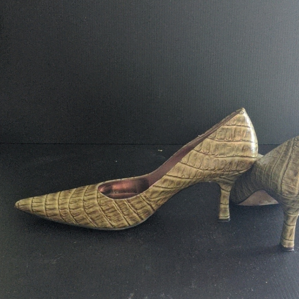 Shoes - Picture 4 of 4